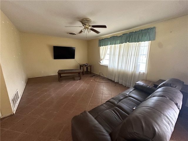 636 S 11th St, Aransas Pass, TX 78336 - living area featuring ceiling fan and tile patterned floors