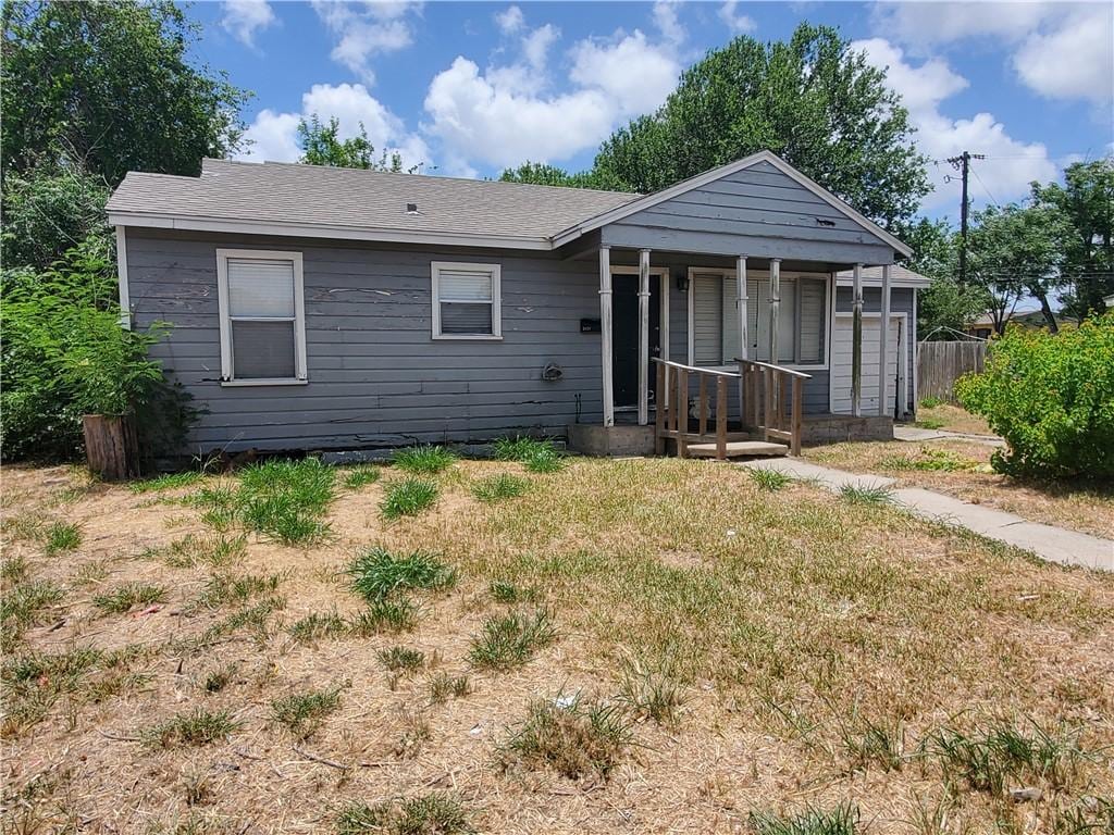 2838 Willard St, Corpus Christi, TX 78404 - view of front facade with a front yard