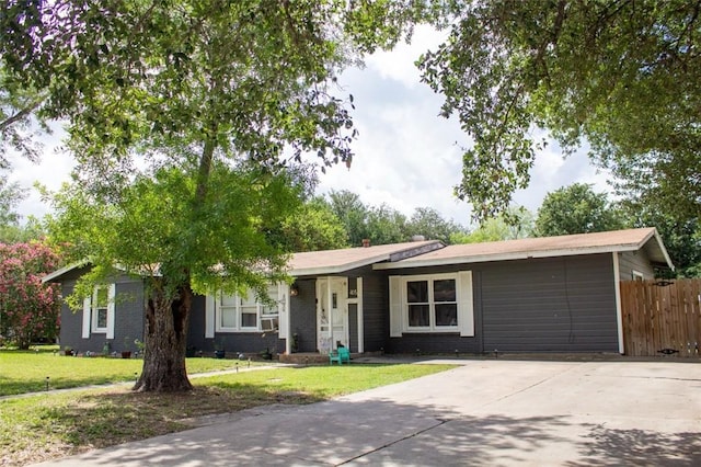 405 W Walton St, Beeville, TX 78102 - single story home featuring driveway and brick siding