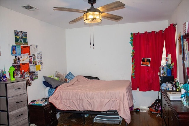 405 W Walton St, Beeville, TX 78102 - bedroom featuring wood finished floors and ceiling fan