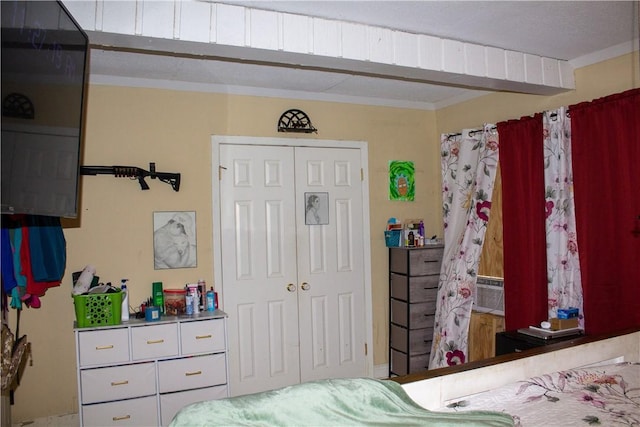 405 W Walton St, Beeville, TX 78102 - bedroom featuring a closet, cooling unit, and crown molding