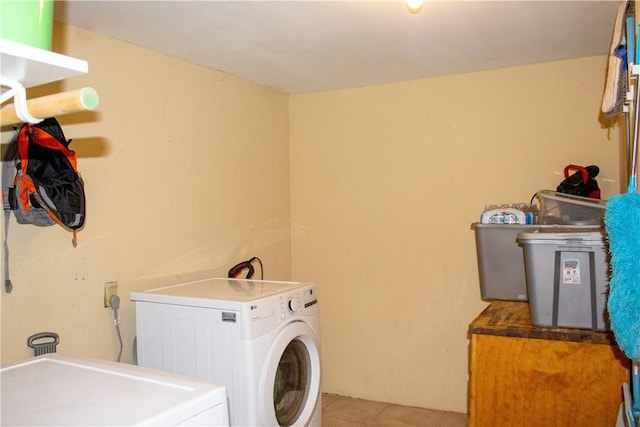 405 W Walton St, Beeville, TX 78102 - washroom featuring washer and clothes dryer and light tile patterned flooring
