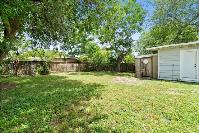 1601 Cambridge Dr, Corpus Christi, TX 78415 - fenced backyard featuring a shed