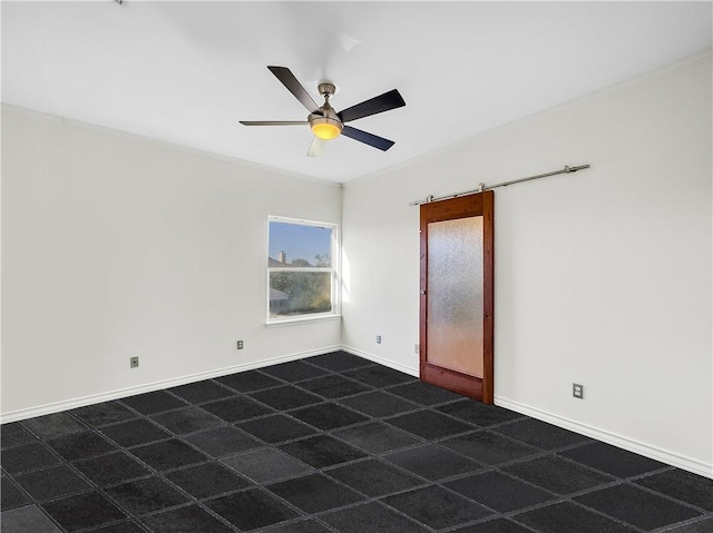 unfurnished room featuring a barn door and ceiling fan