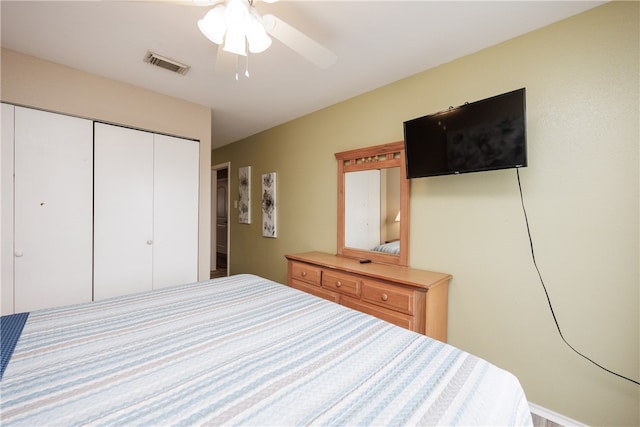 bedroom featuring ceiling fan and a closet