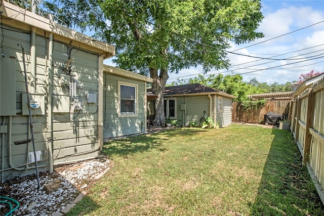 view of yard featuring a storage unit