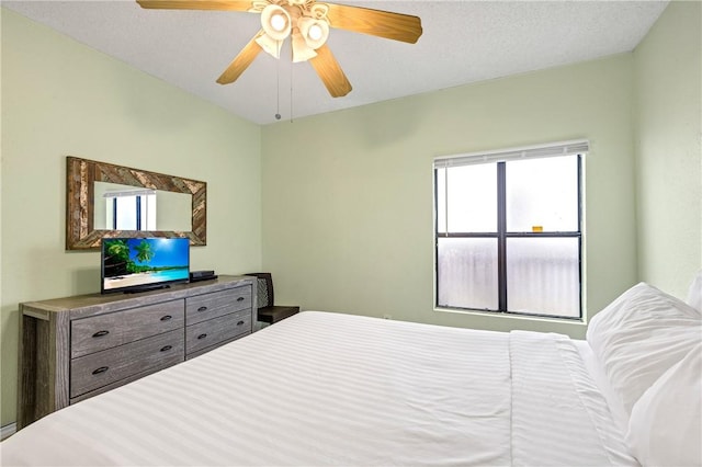 bedroom featuring ceiling fan and a textured ceiling