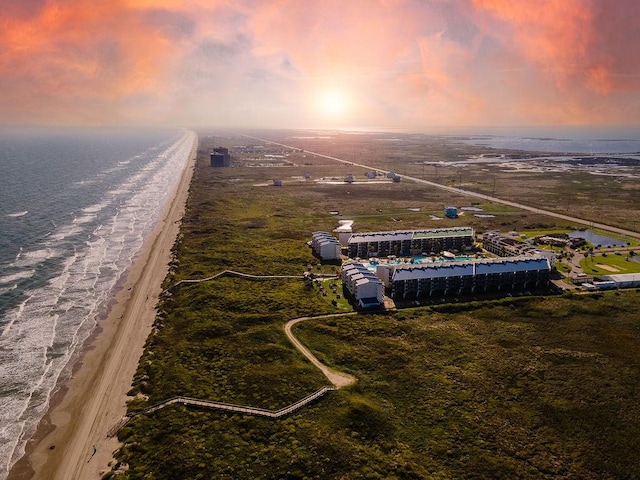 view of aerial view at dusk