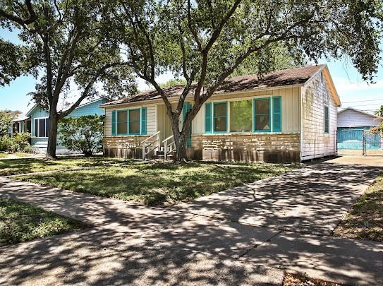 3937 Herndon St, Corpus Christi, TX 78411 - photo 1