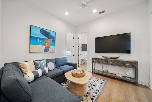 living area featuring baseboards, wood finished floors, visible vents, and recessed lighting