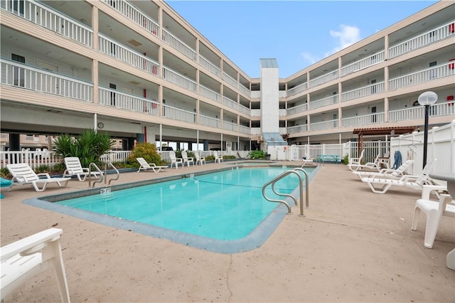 view of swimming pool