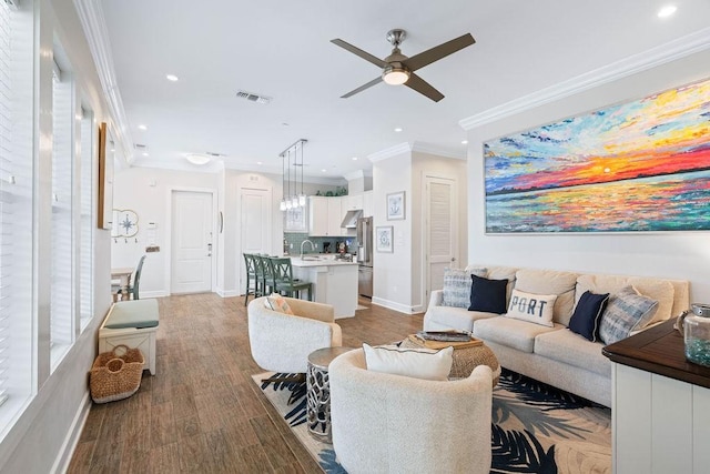 living area with visible vents, ornamental molding, ceiling fan, and recessed lighting