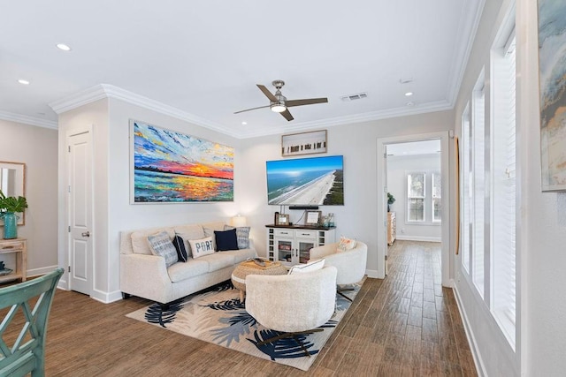 living area featuring visible vents, recessed lighting, baseboards, and wood finished floors