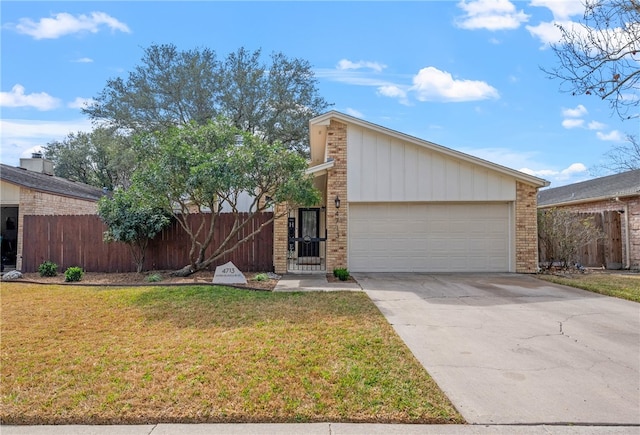 view of front of house featuring a front lawn and a garage