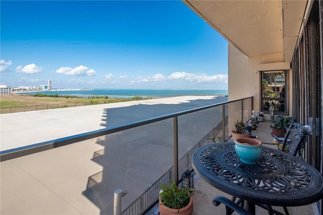 1400 Ocean Dr Unit 304C, Corpus Christi, TX 78404 - balcony featuring a water view