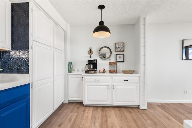 1400 Ocean Dr Unit 304C, Corpus Christi, TX 78404 - bar featuring light wood-style floors, decorative light fixtures, and a textured ceiling