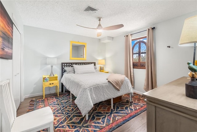 1400 Ocean Dr Unit 304C, Corpus Christi, TX 78404 - bedroom featuring wood finished floors, a textured ceiling, and ceiling fan