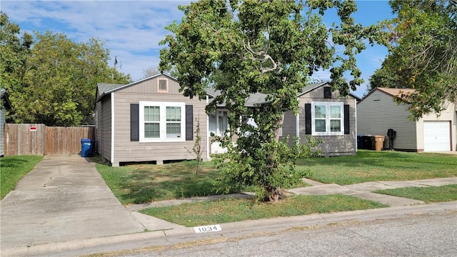 view of front of property featuring a garage and a front yard