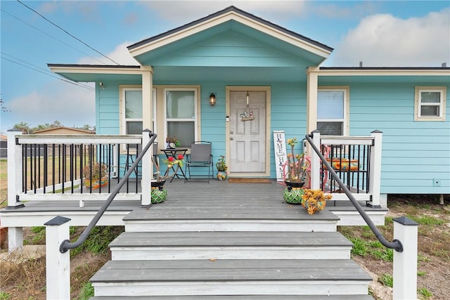 view of front of property featuring a porch