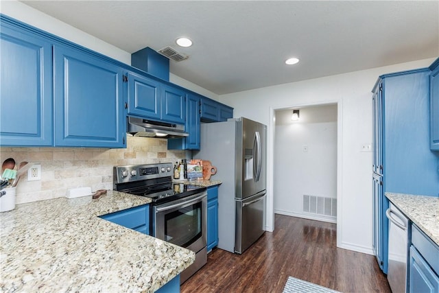 14605 Reagan Dr, Corpus Christi, TX 78410 - kitchen featuring stainless steel appliances, under cabinet range hood, blue cabinets, and recessed lighting