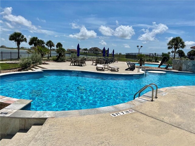181 E Burgundy Bay Prt, Oconnor, TX 77982