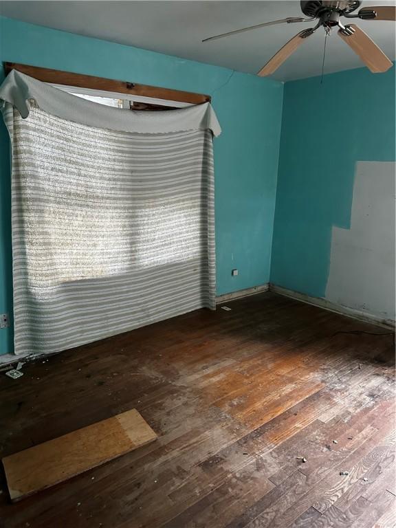 2201 Comanche St, Corpus Christi, TX 78408 - empty room with wood-type flooring and a ceiling fan