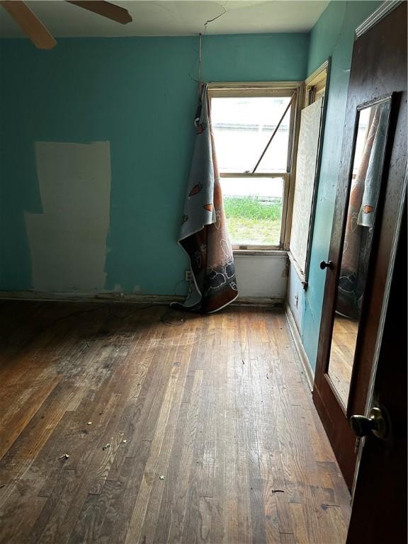 2201 Comanche St, Corpus Christi, TX 78408 - unfurnished room with wood-type flooring and ceiling fan