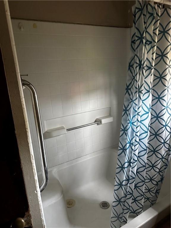 2201 Comanche St, Corpus Christi, TX 78408 - view of bathroom