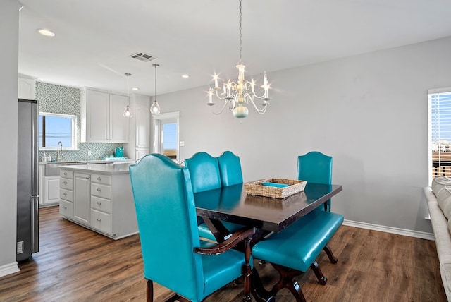 dining space featuring dark wood-type flooring, recessed lighting, visible vents, and baseboards