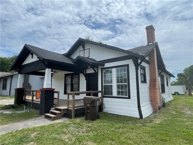 415 W King Ave, Kingsville, TX 78363 - view of front of property featuring ceiling fan, a front yard, and a chimney