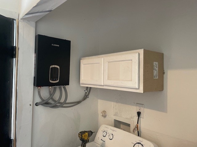 415 W King Ave, Kingsville, TX 78363 - detailed view of washer / clothes dryer