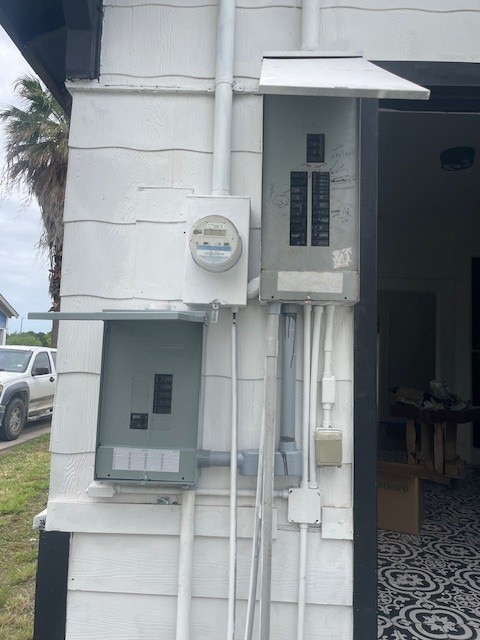 415 W King Ave, Kingsville, TX 78363 - exterior view of electric meter and electric panel