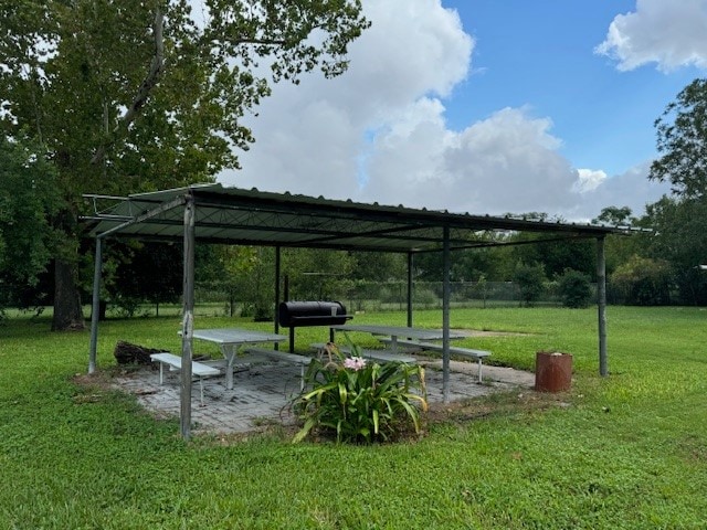 view of home's community featuring a lawn