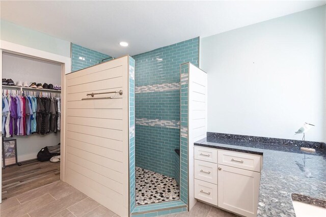 15354 Caravel Dr, Corpus Christi, TX 78418 - full bath featuring tiled shower, recessed lighting, a spacious closet, and wood finished floors