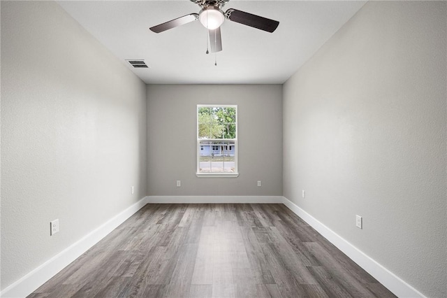 936 S 10th St, Aransas Pass, TX 78336 - empty room featuring ceiling fan, visible vents, baseboards, and dark wood-type flooring