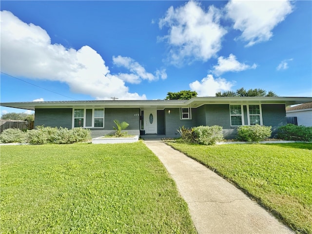 ranch-style house featuring a front lawn