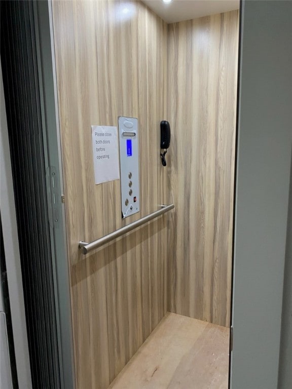 room details featuring elevator