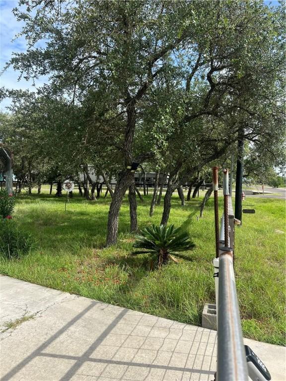 527 N Traylor Ave, Rockport, TX 78382 - photo 5