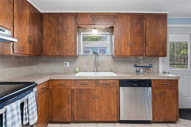 627 S Fuqua St, Rockport, TX 78382 - kitchen featuring stainless steel appliances, a sink, light countertops, decorative backsplash, and under cabinet range hood