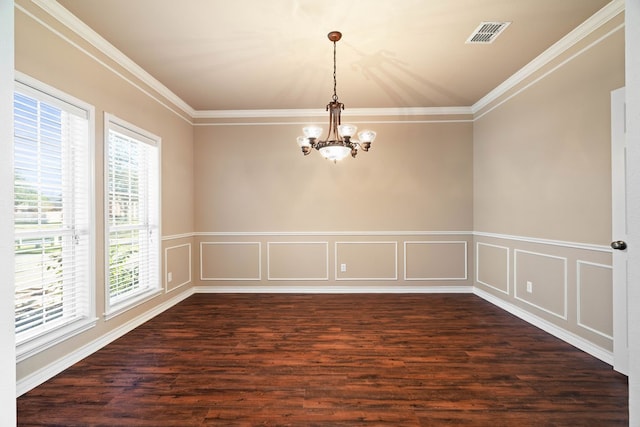 spare room featuring ornamental molding, dark hardwood / wood-style flooring, and a chandelier