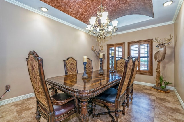 dining area with lofted ceiling, an inviting chandelier, and crown molding