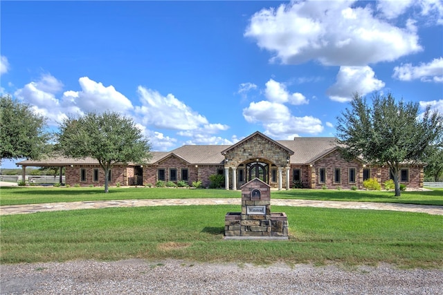 view of front of home featuring a front lawn