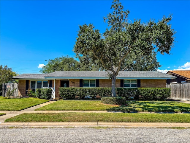 single story home featuring a front yard