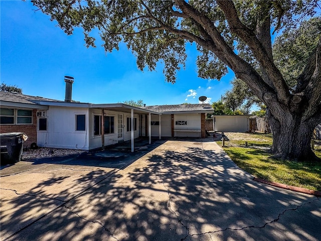 ranch-style house with a front yard