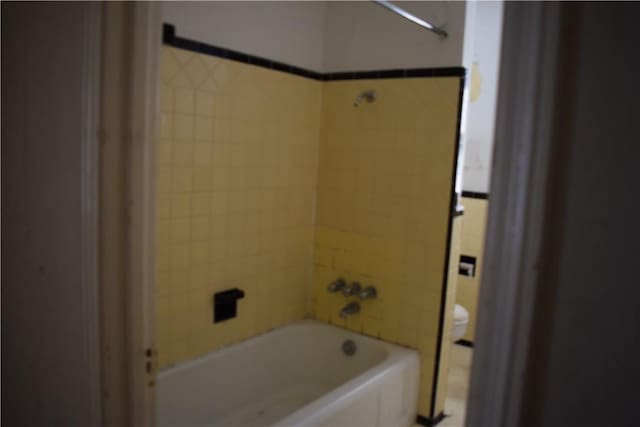 bathroom featuring shower / washtub combination