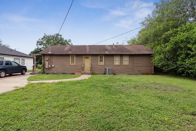 330 Ohio Ave, Corpus Christi, TX 78404 - ranch-style house with concrete driveway, a front yard, and crawl space