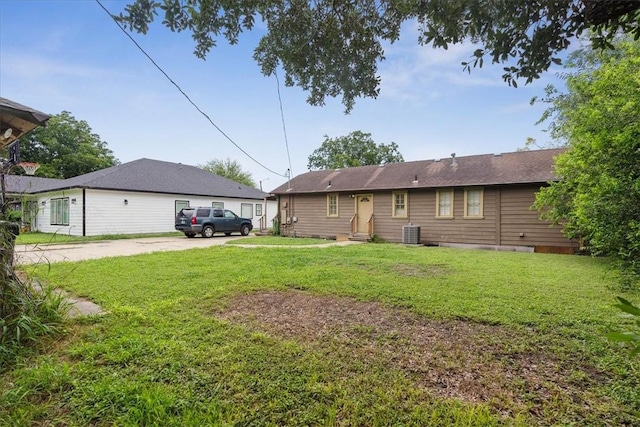 330 Ohio Ave, Corpus Christi, TX 78404 - back of house with a yard and driveway