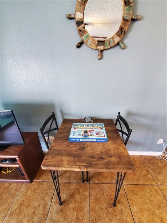 3938 Surfside Blvd Unit 1121, Corpus Christi, TX 78402 - dining area featuring tile patterned flooring