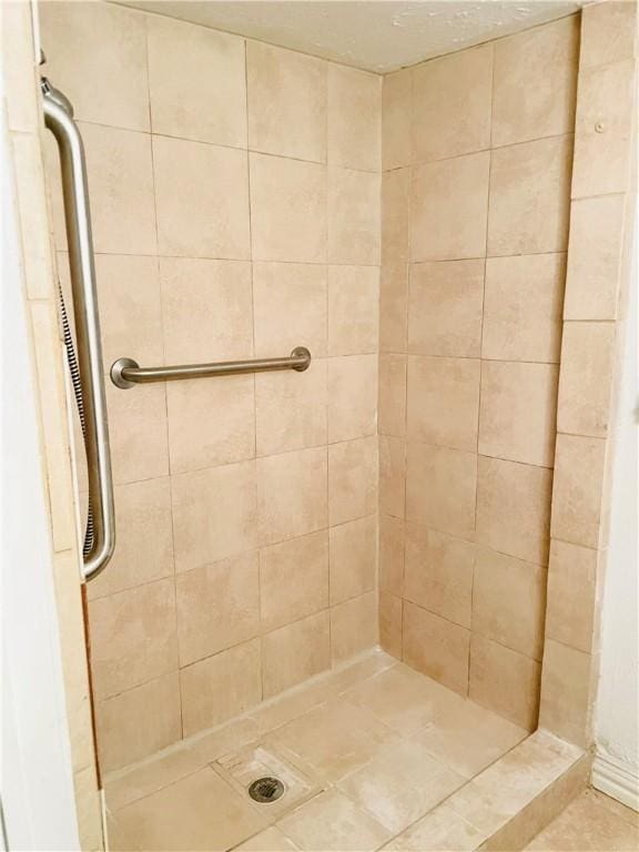 bathroom with a tile shower