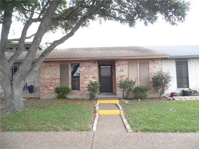 13656 Teague Ln Unit 33, Corpus Christi, TX 78410 - single story home with brick siding, a front yard, and a shingled roof